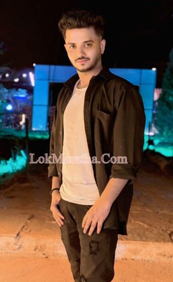 profile-photo profile-photo